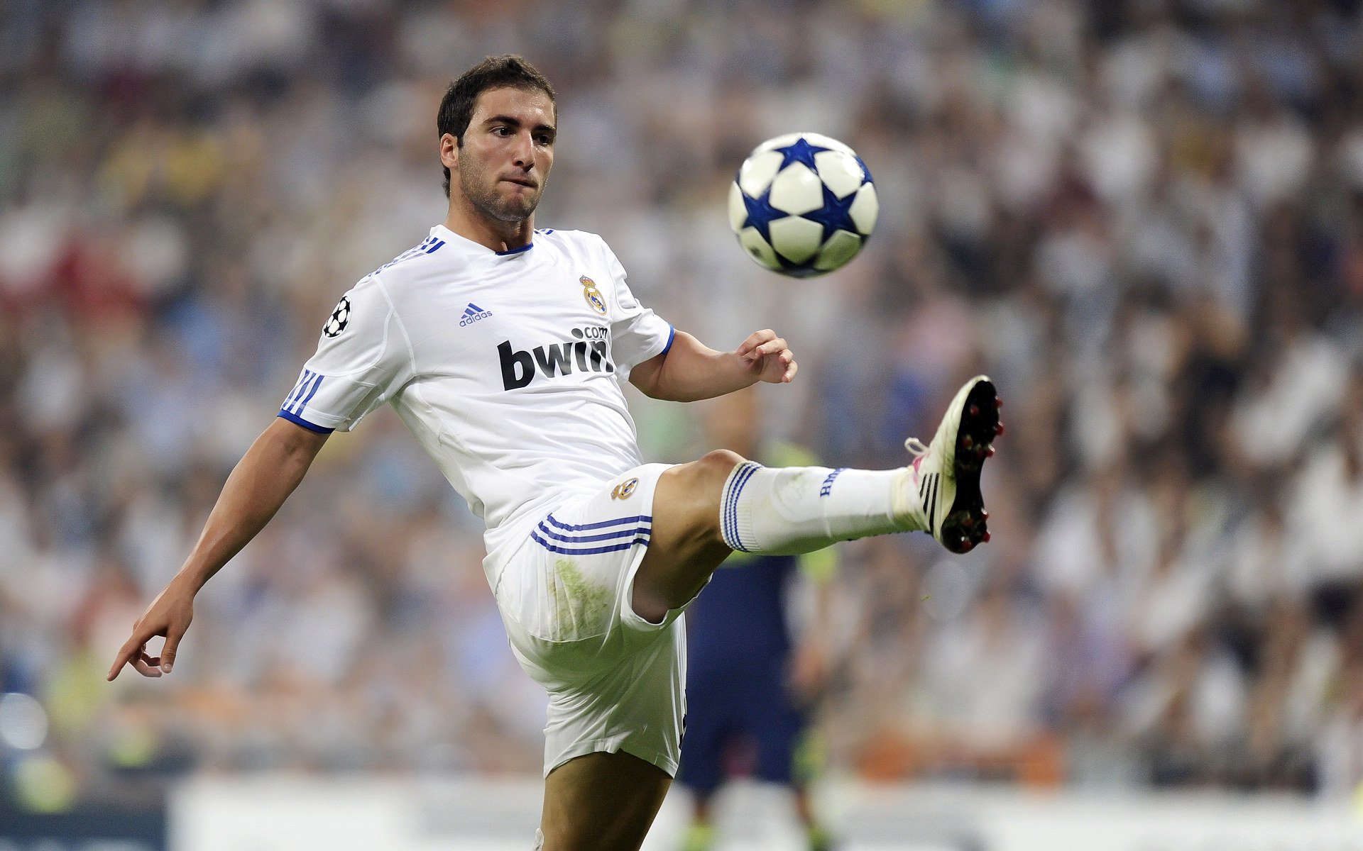 特殊水下蹦床大赛，水中跳跃的精彩瞬间，水上蹦床视频